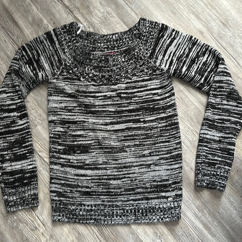 Sz med sweater Guess nwot